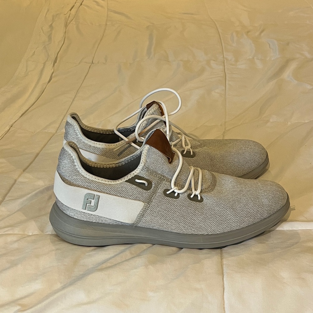 FootJoy Men's Light Gray Athletic Golf Shoes with White Accents
